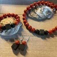 Traumhaft schöne handgefertigte Schaumkorallen Kette in Kombination mit Lavastein,Extravagante rote Perlenkette Bild 9