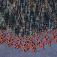 Dreieckstuch, Schaltuch aus handgefärbter Wolle, gestrickt und gehäkelt, Schal, Stola Bild 4