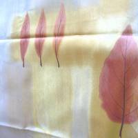 Stoff aus Baumwolle in goldgelb mit Blättermotiv - NEUWARE - Bild 4
