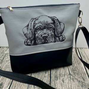 Hund, Umhängetasche, Handtasche - aus tollem Kunstleder genäht und bestickt - süßer Hund - Labrador - 30 x 32 x 8 cm Bild 3