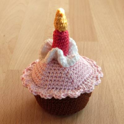 Häkelanleitung Geburtstagstörtchen mit Kerze, pdf-Datei