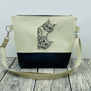 Tasche Handtasche Umhängetasche Milow aus tollem Kunstleder handmade bestickt mit zwei Katzen beige schwarz Bild 1