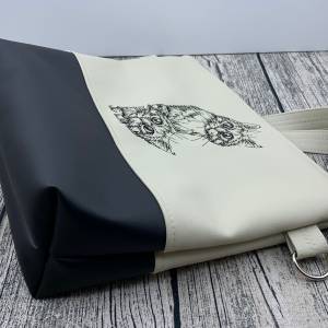 Tasche Handtasche Umhängetasche Milow aus tollem Kunstleder handmade bestickt mit zwei Katzen beige schwarz Bild 5