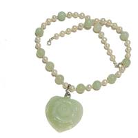 Kette Jade grün und Perlen weiß mit Herz als Geschenk für sie Perlenkette Blüte Bild 1