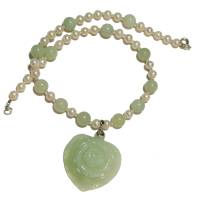 Kette Jade grün und Perlen weiß mit Herz als Geschenk für sie Perlenkette Blüte Bild 3