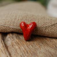 Rotes Herz aus Keramik an Edelstahl-Halsreif - Geschenk für die Liebste Bild 1