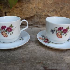 2 Kaffeetassen Teetassen mit Untertassen Blumen Dekor Kahla Porzellan DDR Bild 1