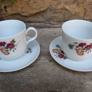 2 Kaffeetassen Teetassen mit Untertassen Blumen Dekor Kahla Porzellan DDR Bild 2