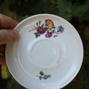 2 Kaffeetassen Teetassen mit Untertassen Blumen Dekor Kahla Porzellan DDR Bild 5