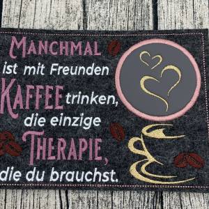 Kaffee mit Freunden Therapie - Untersetzer aus Filz - Polyesterfilz - bestickt - ca. 13 x 18 cm - toller Spruch - MugRug Bild 2