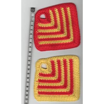 T0079 Kinder Spielzeug 2 Topflappen gehäkelt Kinderküche rot gelb gestreift