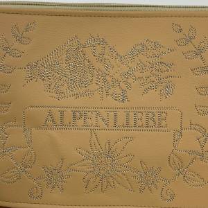 Alpenliebe Umhänge-Tasche braun handmade bestickt, aus Kunstleder mit passendem Schultergurt - Tasche - Handtasche Berge Bild 2