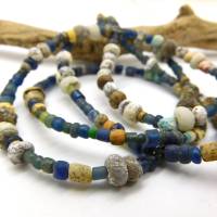 kleine Djenné-Perlen gefunden teils mit Verkrustungen - Strang ca. 75cm - antike Nila Glasperlen Bild 1