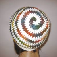 Mütze im Spiral-Design mit Farbverlauf, Beanie im Boshi Style, Häkelmütze Bild 2