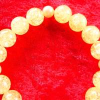 Perlenarmband Honigtau II mit vier silberfarbenen Perlkappen verziert von Hobbyhaus Bild 7