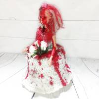Horror - Braut, Klorollenhut mit Puppe Bild 2