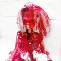 Horror - Braut, Klorollenhut mit Puppe Bild 7