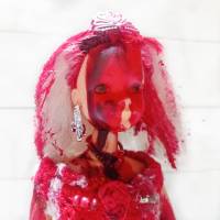 Horror - Braut, Klorollenhut mit Puppe Bild 8
