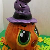 Gruseliger Halloween Kürbis  mit Hut Bild 2