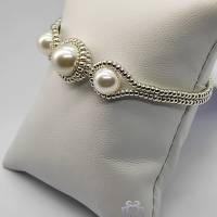 Zartes, minimalistisches Perlenarmband in weiß-silber in Handarbeit gefertigt. Auch als Brautschmuck geeignet Bild 5
