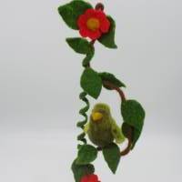 Ein Grünfink aus Filz als Fensterdeko -  ein Fensterschmuck für jede Jahreszeit Bild 2