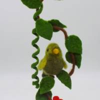 Ein Grünfink aus Filz als Fensterdeko -  ein Fensterschmuck für jede Jahreszeit Bild 9