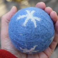 Filzball Rasselball Spielzeug hygienisch waschbar 7,8 cm Durchm. Bild 2