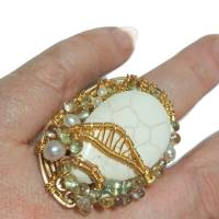 großer Ring Perlen an Jaspis 45 x 30 mm handgemacht in wirework goldfarben hippy Handschmuck Bild 3
