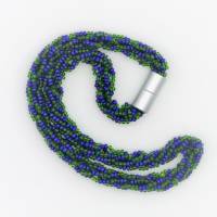 Halskette in blau und grün - Häkelkette - 47 cm - Perlenkette aus Glasperlen gehäkelt - Rocailles - Häkelschmuck Bild 2
