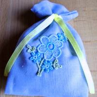 Lavendelsäckchen in hellblau mit einer Blumenapplikation verziert Bild 10