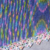 Dreieckstuch, Schaltuch aus handgefärbter Wolle mit Baumwolle, gestrickt und gehäkelt, Schal, Stola Bild 5