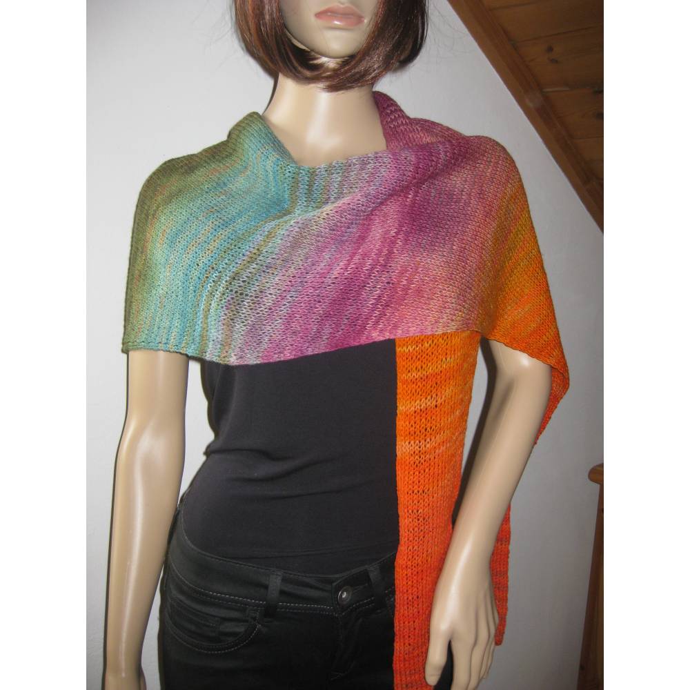 Dreieckstuch, Schaltuch aus handgefärbter Wolle mit langem Farbverlauf, gestrickt, Schal, Stola Bild 1