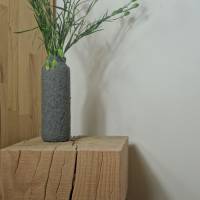 Handgemachte Upcycling Vase in Asphaltoptik | nachhaltige Dekovase anthrazit | moderne Deko für Regal & Wohnzimmer Bild 2