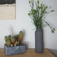 Handgemachte Upcycling Vase in Asphaltoptik | nachhaltige Dekovase anthrazit | moderne Deko für Regal & Wohnzimmer Bild 6