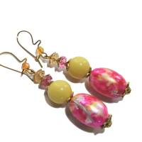leichte Ohrringe funkelnd in Acryl pink violett gelb handgemacht goldfarben im boho chic Bild 3
