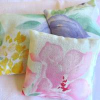 3er-SET Lavendelkissen - Pastell-Flowers -2- aus einem pastellfarbigem Baumwollstoff genäht Bild 3