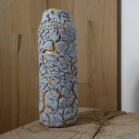 Handgemachte Dekovase in Wüstenbodenoptik | Upcycling Vase grau gold | nachhaltige Deko für Regal und Wohnzimmer Bild 4