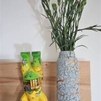 Handgemachte Dekovase in Wüstenbodenoptik | Upcycling Vase grau gold | nachhaltige Deko für Regal und Wohnzimmer Bild 9