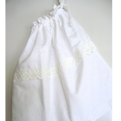Wäschebeutel aus weißem Damast zeitlos schön und elegant