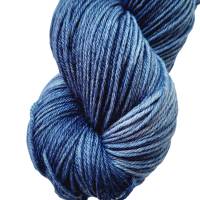 Jeans Blau Semisolid, Handgefärbte Sockenwolle/Tuchwolle, 4fädig, 100 g Strang Bild 3