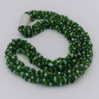 Halskette - grün - Häkelkette in Grüntönen - 54 cm - Perlenkette aus Glasperlen gehäkelt - Rocailles - Häkelschmuck Bild 3