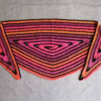 Ausgefallenes Dreieckstuch im Spiral-Design in wunderschönen Farben, aus toller weicher Wolle Bild 4