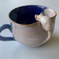 Keramiktasse Kaffe/ TeeTasse, Cappuccino,Unikat handgetöpferte Keramik , Maus, Mäuschen, Mäusetasse,weiße Maus, Computer Bild 4