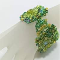 Breites Armband grün Unikat handgefertigt Gaspeit Glas handgestickt boho handmade Bild 6