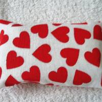 Taschentuchtäschchen in weiß mit roten Herzchen Bild 3