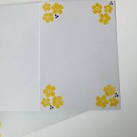 Geburtstagskarte  mit 3D Hummel und gelben Blumen  Handarbeit Bild 3