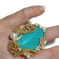 Ring mit Türkis und Perlen weiß handgemacht in wirework goldfarben türkisgrün verstellbar boho chic Bild 5