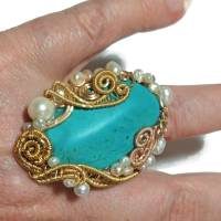 Ring mit Türkis und Perlen weiß handgemacht in wirework goldfarben türkisgrün verstellbar boho chic Bild 6