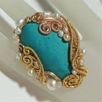 Ring mit Türkis und Perlen weiß handgemacht in wirework goldfarben türkisgrün verstellbar boho chic Bild 8
