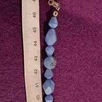 Dirndlkette / Trachtenkette - Rosenperlen und Seidenglasperlen in einer blauen Glasperlenkette Bild 8